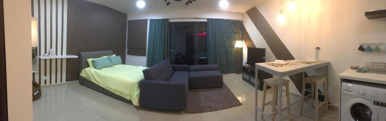 Warm Stay At Trefoil Setia Alam Kültér fotó