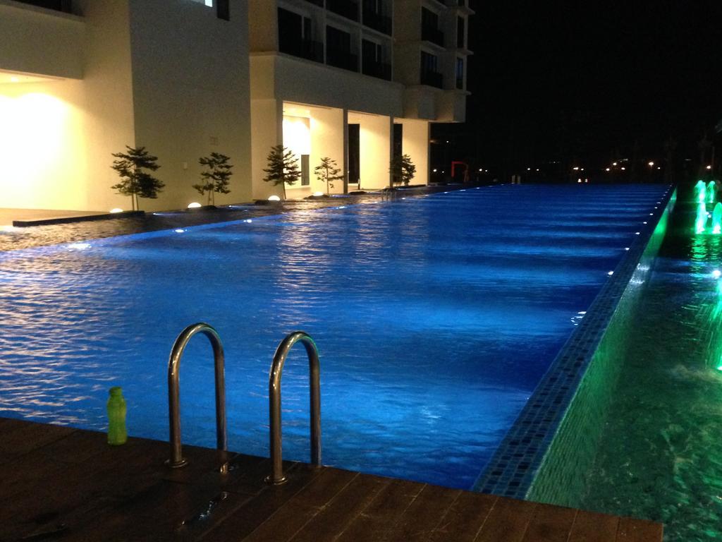 Warm Stay At Trefoil Setia Alam Kültér fotó