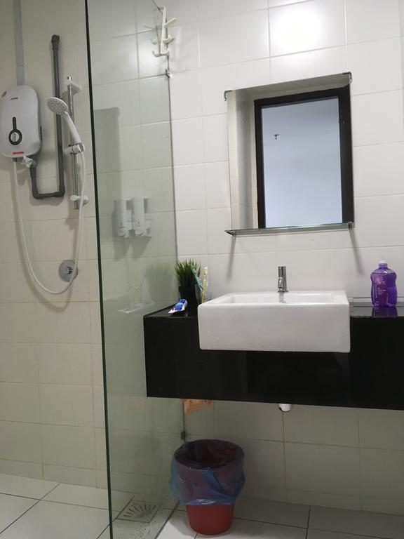 Warm Stay At Trefoil Setia Alam Kültér fotó