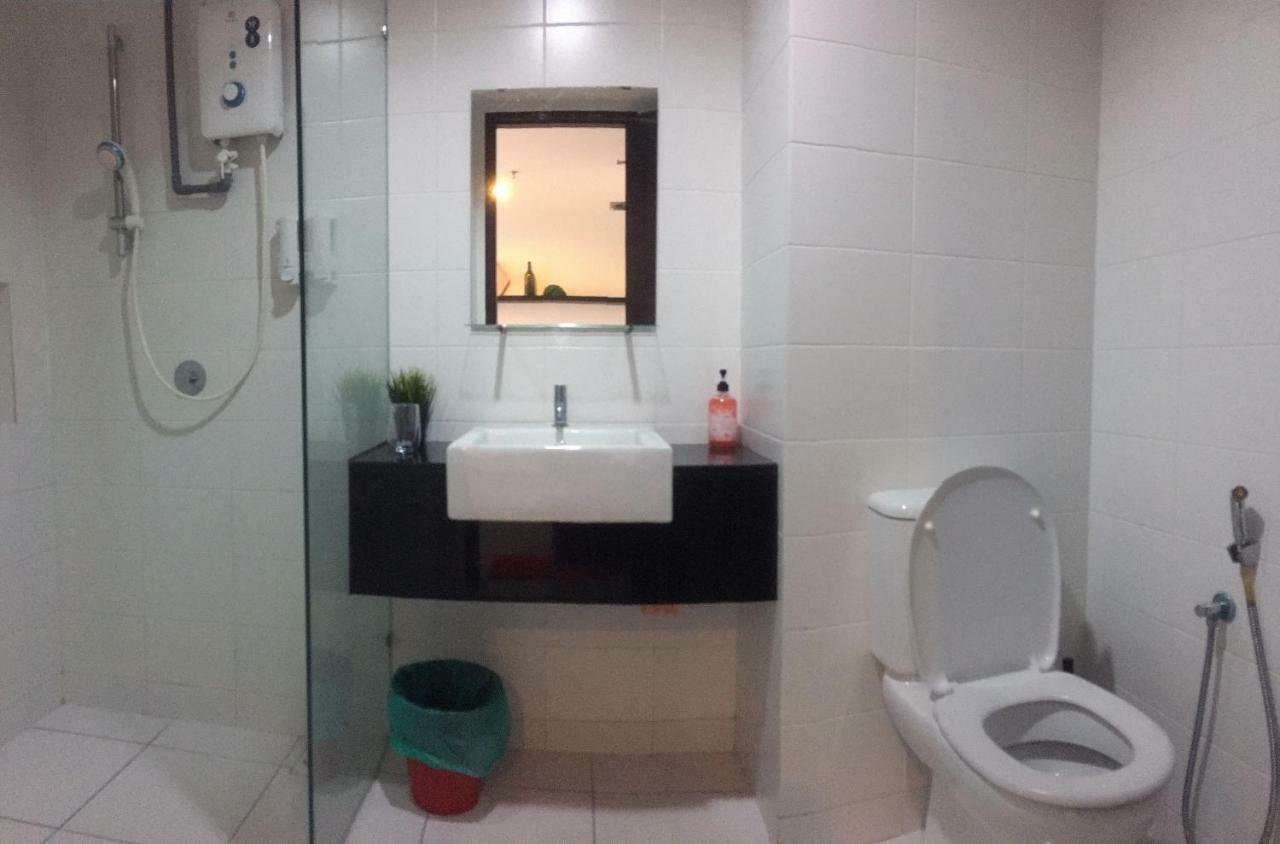 Warm Stay At Trefoil Setia Alam Kültér fotó