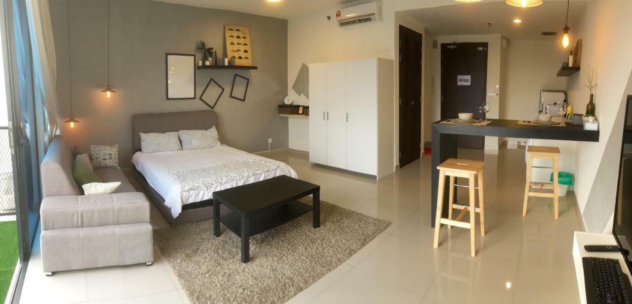Warm Stay At Trefoil Setia Alam Kültér fotó