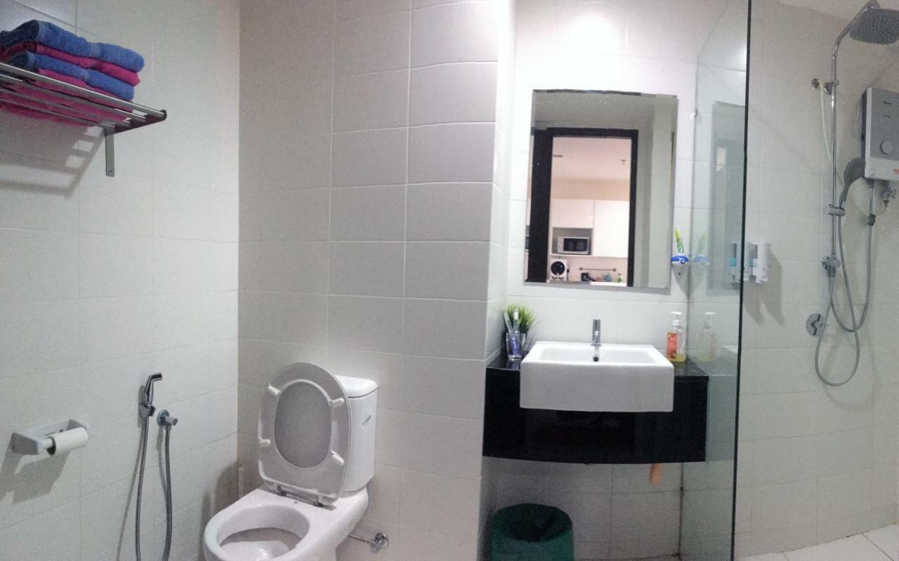 Warm Stay At Trefoil Setia Alam Kültér fotó